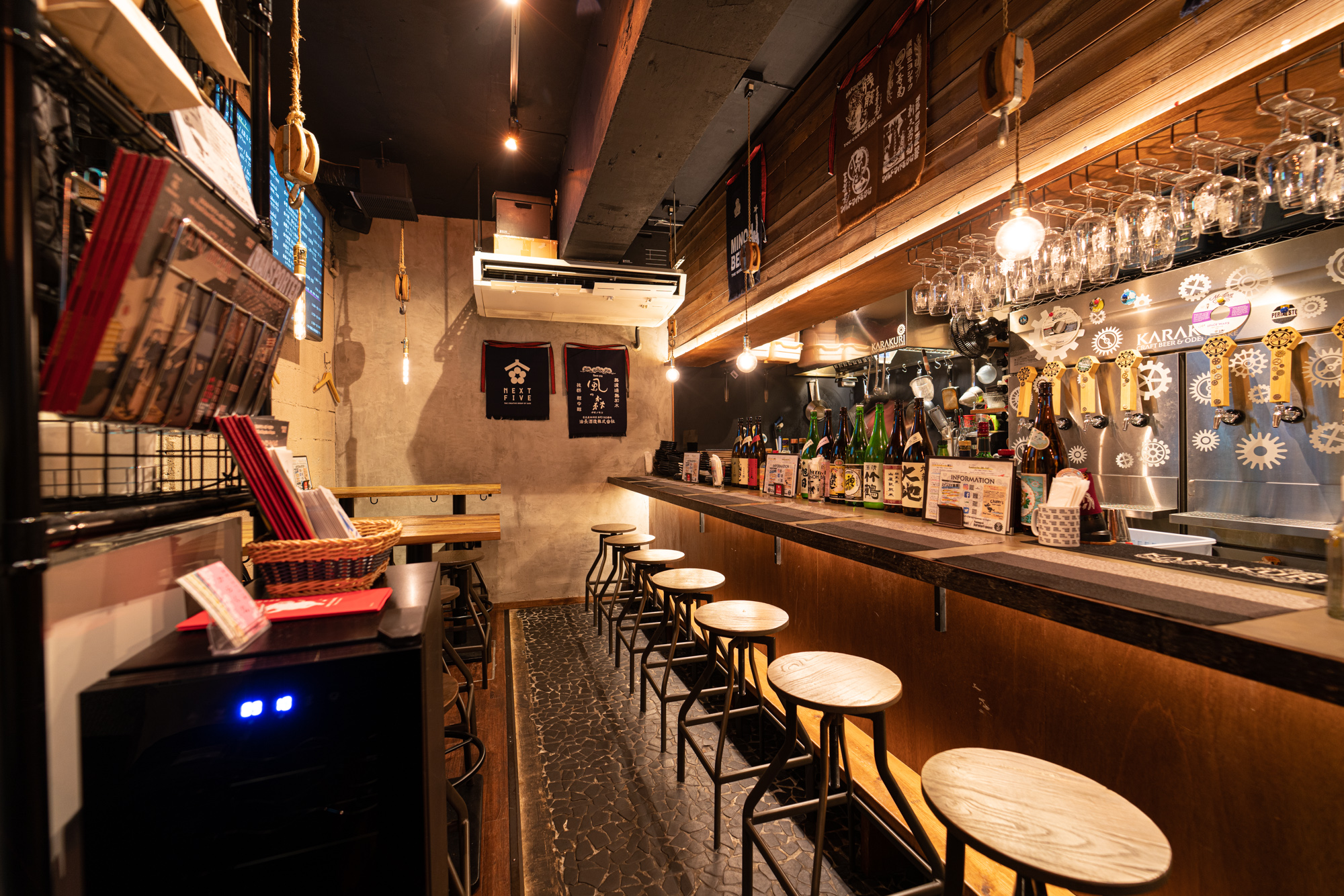 KARAKURI Craft Beer & Oden & Sake(からくり 麦酒とおでんと酒) さんの 公式写真