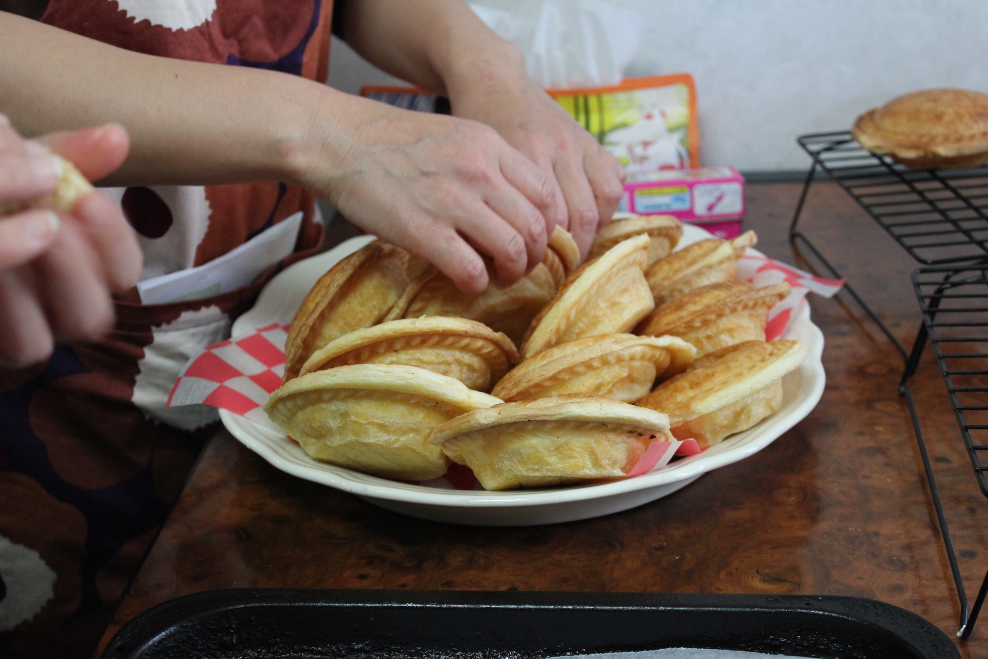 Ushka さんの ほっこり手作りお惣菜パイとアンザックビスケット♪