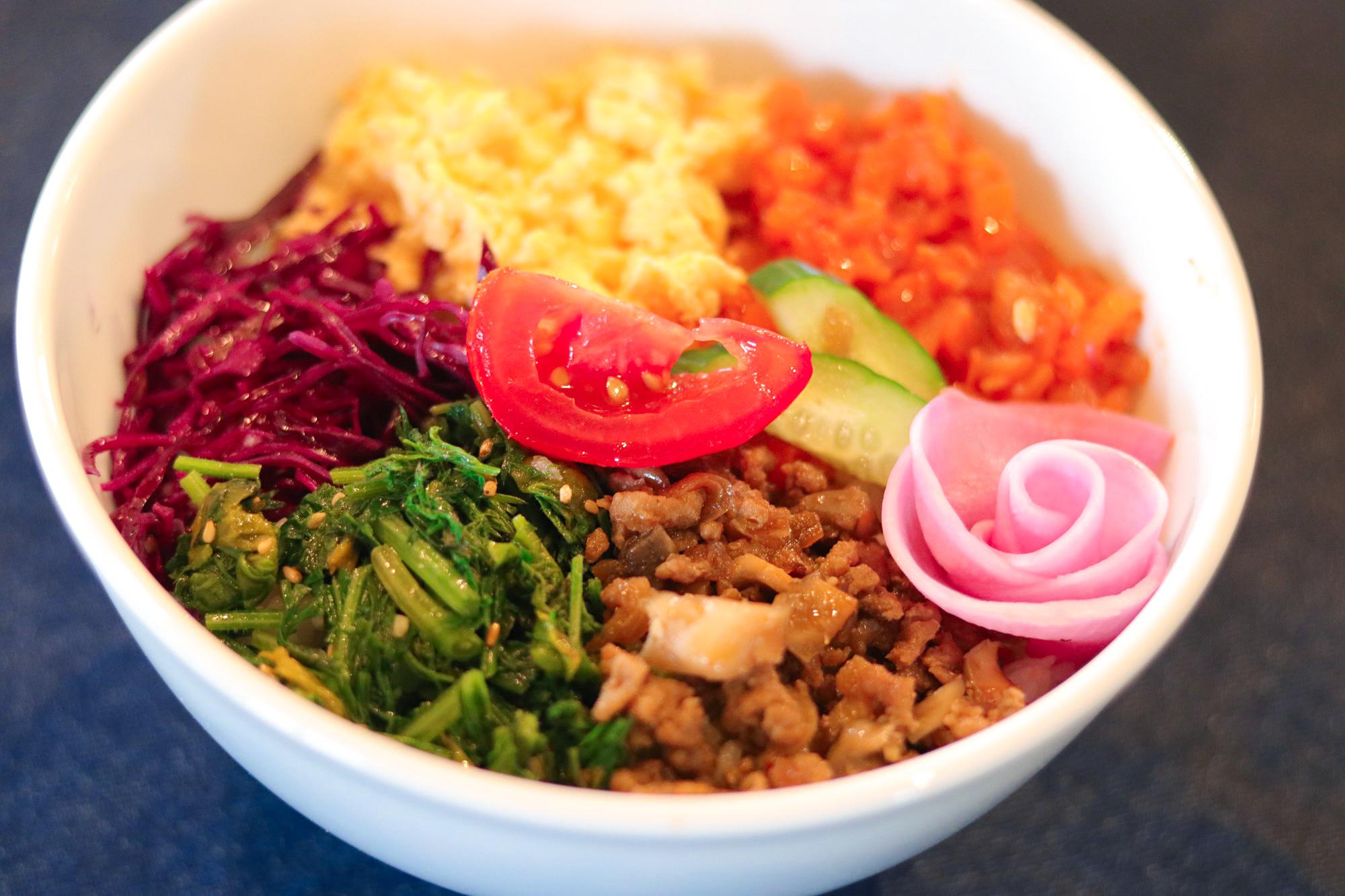 ERIKO さんの 色を食べよう！カラフルどんぶり（限定予約）