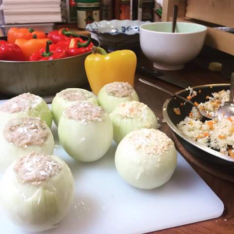 Yuni さんの ブルガリア料理でバラ祭りー新宿御苑ピクニック