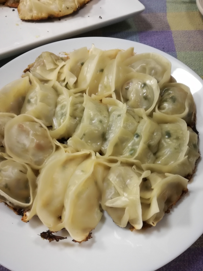 Yuni さんの ブルガリア料理でバラ祭りー新宿御苑ピクニック