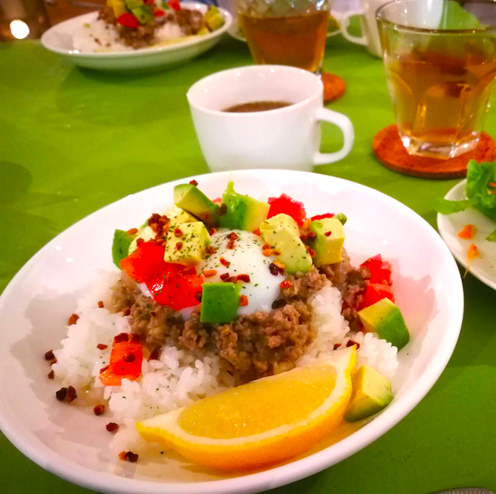 Ryoya さんの タイ風 アボカドのグリーンキーマカレー 〜半熟玉子のせ〜