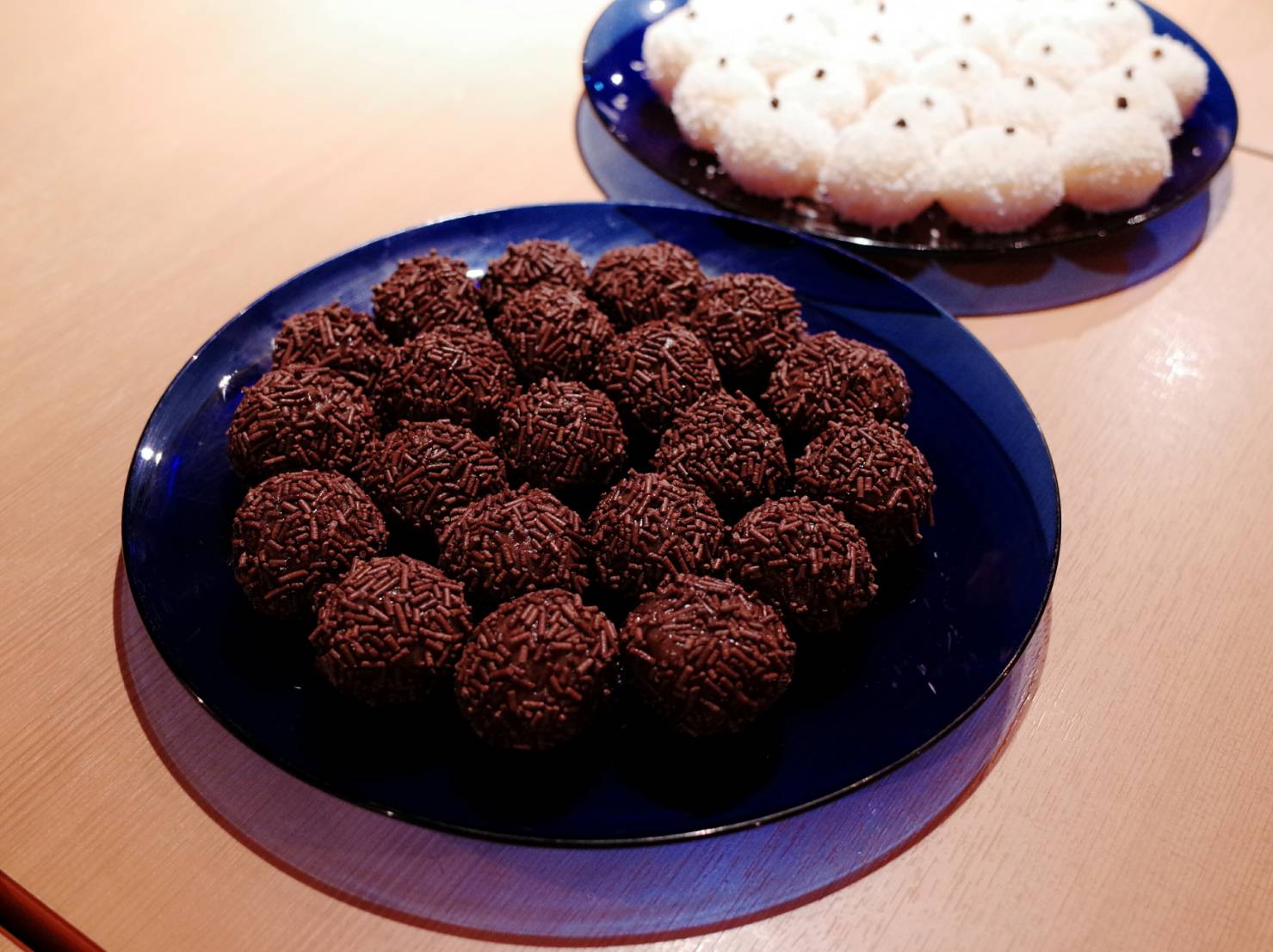 ヒル さんの 4人の人気COOK達による世界のカラフル料理！