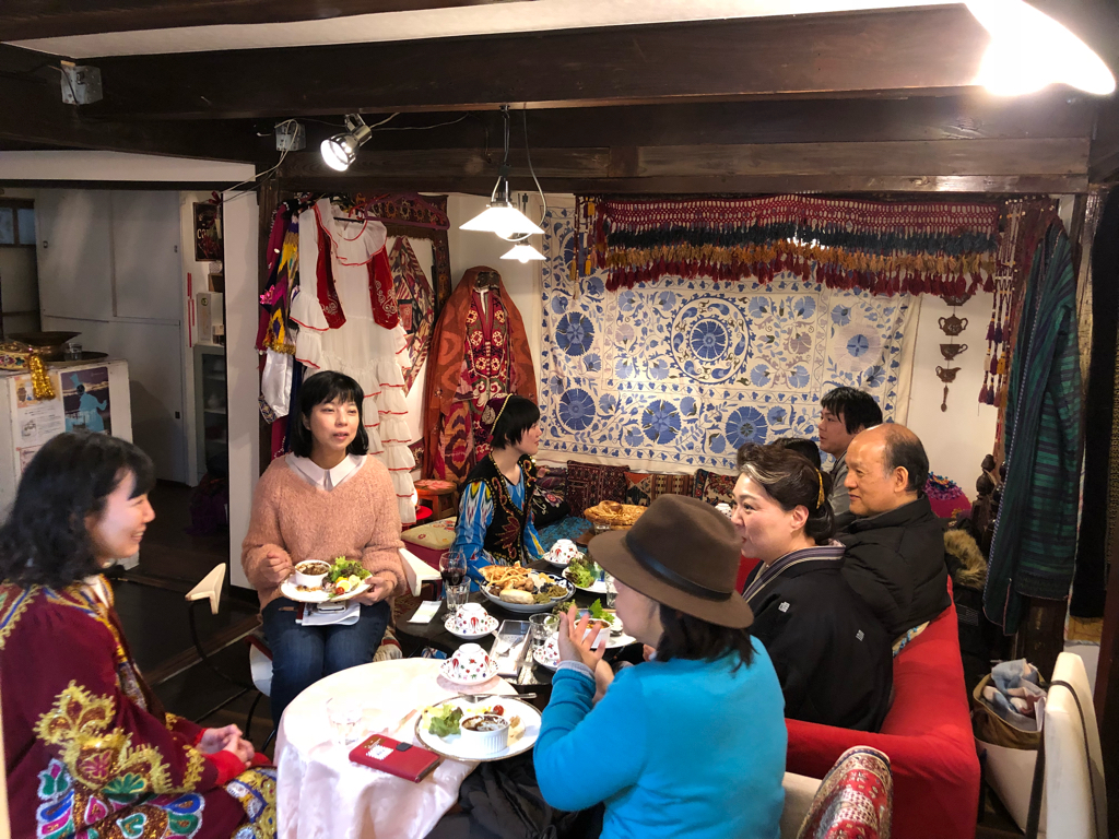 Shoko さんの トークイベント「中央アジアの炊き込みご飯“プロフ（ポロ）”について語る２時間」＠グリシェンカフェ【夜の部】
