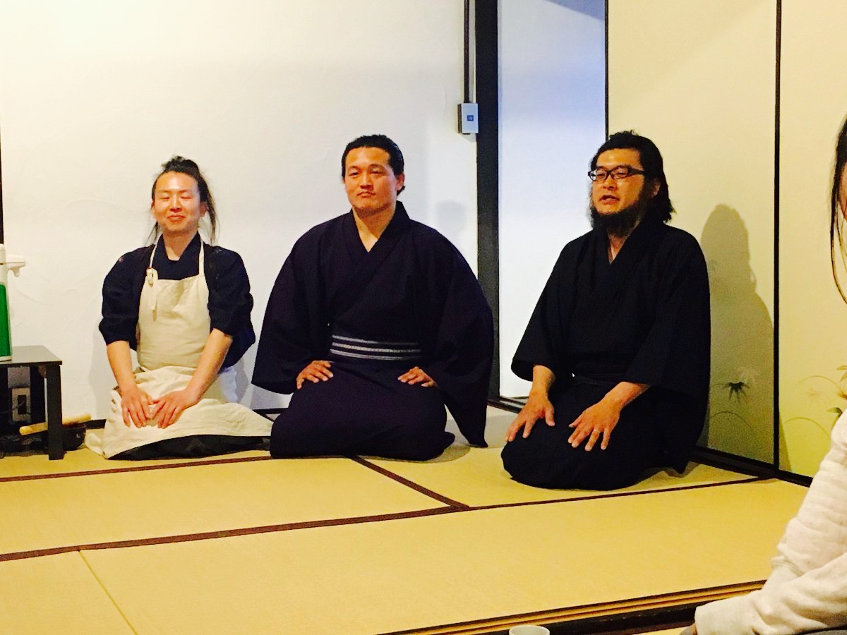 ちゃんこぽんちー さんの 本物の相撲部屋のちゃんこ鍋を食べよう！ドスコイ！(ベジ対応可)