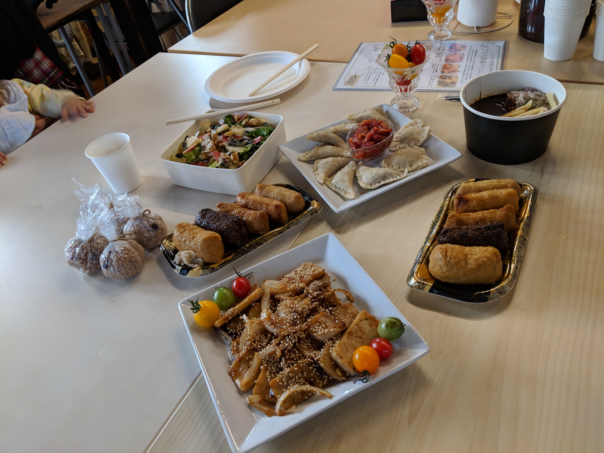 ベジモアキッチンしほ さんの 昼から飲みたい大人たち💓ベジモアつまみでおとな昼飲み会★お酒もちこみ&お料理からも歓迎