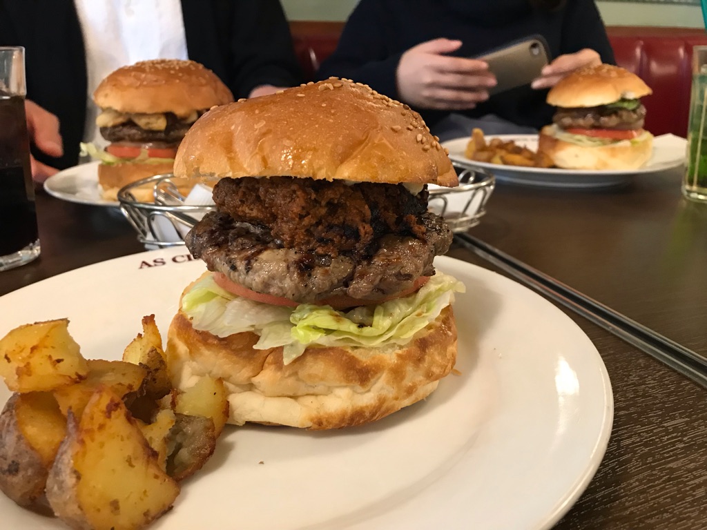 エーエス クラシックス ダイナー KOMAZAWA （AS CLASSICS DINER) さんの ハンバーガー「エーエス クラシックス ダイナー KOMAZAWA」で好きな料理を頼もう(¥1,000 ~ ¥1,999)