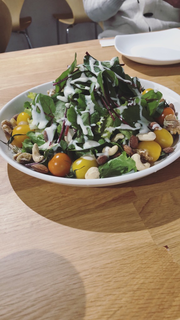 Saori さんの ２種類から選べる🥯ニューヨーク直輸入のアメリカンベーグルランチ⭐️ナッツサラダ付き🥗食後はコーヒーで☕️