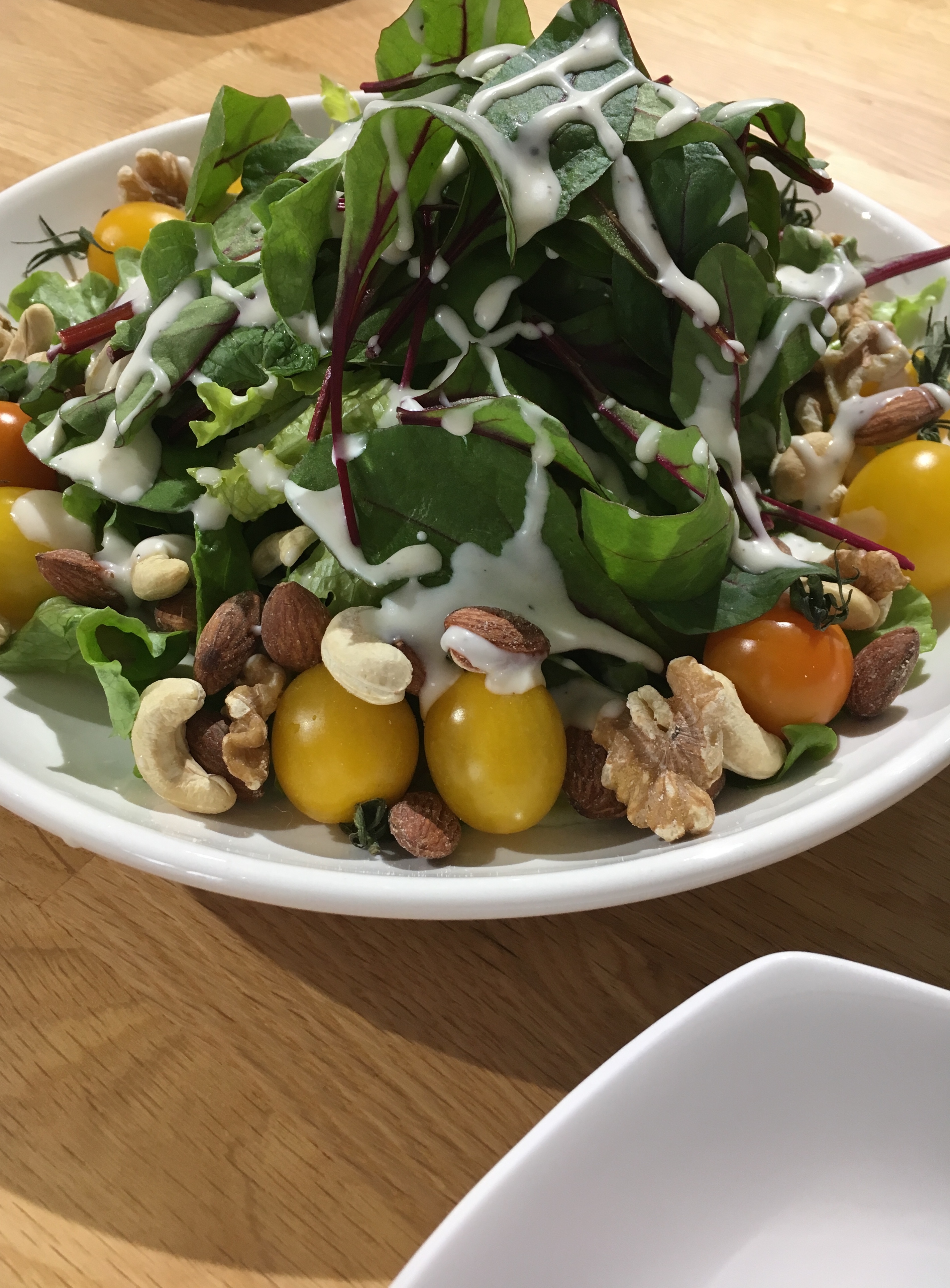 Saori さんの ２種類から選べる🥯ニューヨーク直輸入のアメリカンベーグルランチ⭐️ナッツサラダ付き🥗食後はコーヒーで☕️