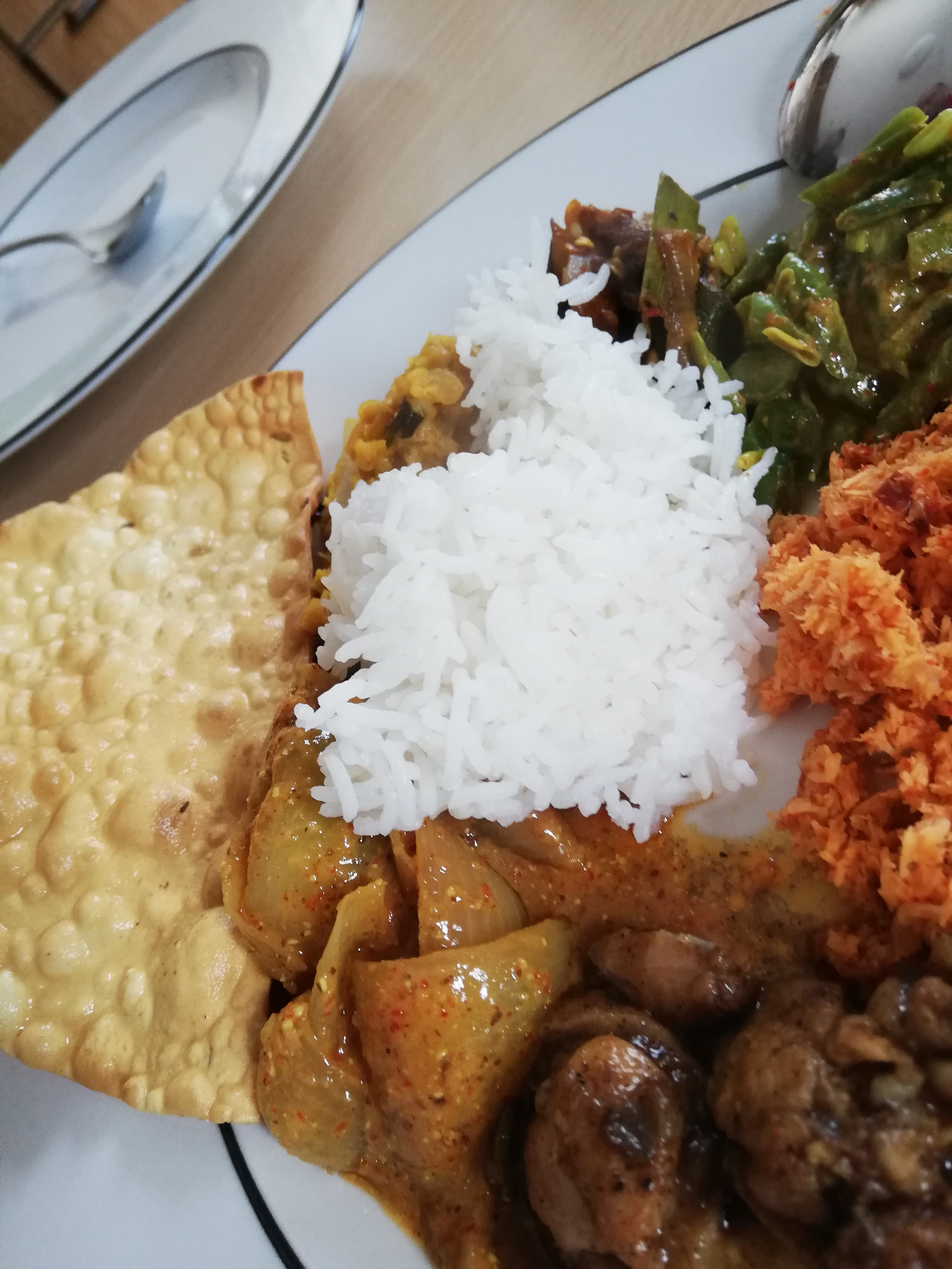 ラール さんの 本場の味！スリランカカレー！！