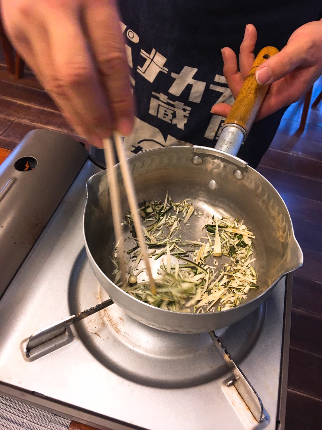 Natsuko さんの 薬草茶ワークショップ　ー野山からの手摘み５０種類の薬草を楽しもう！ー