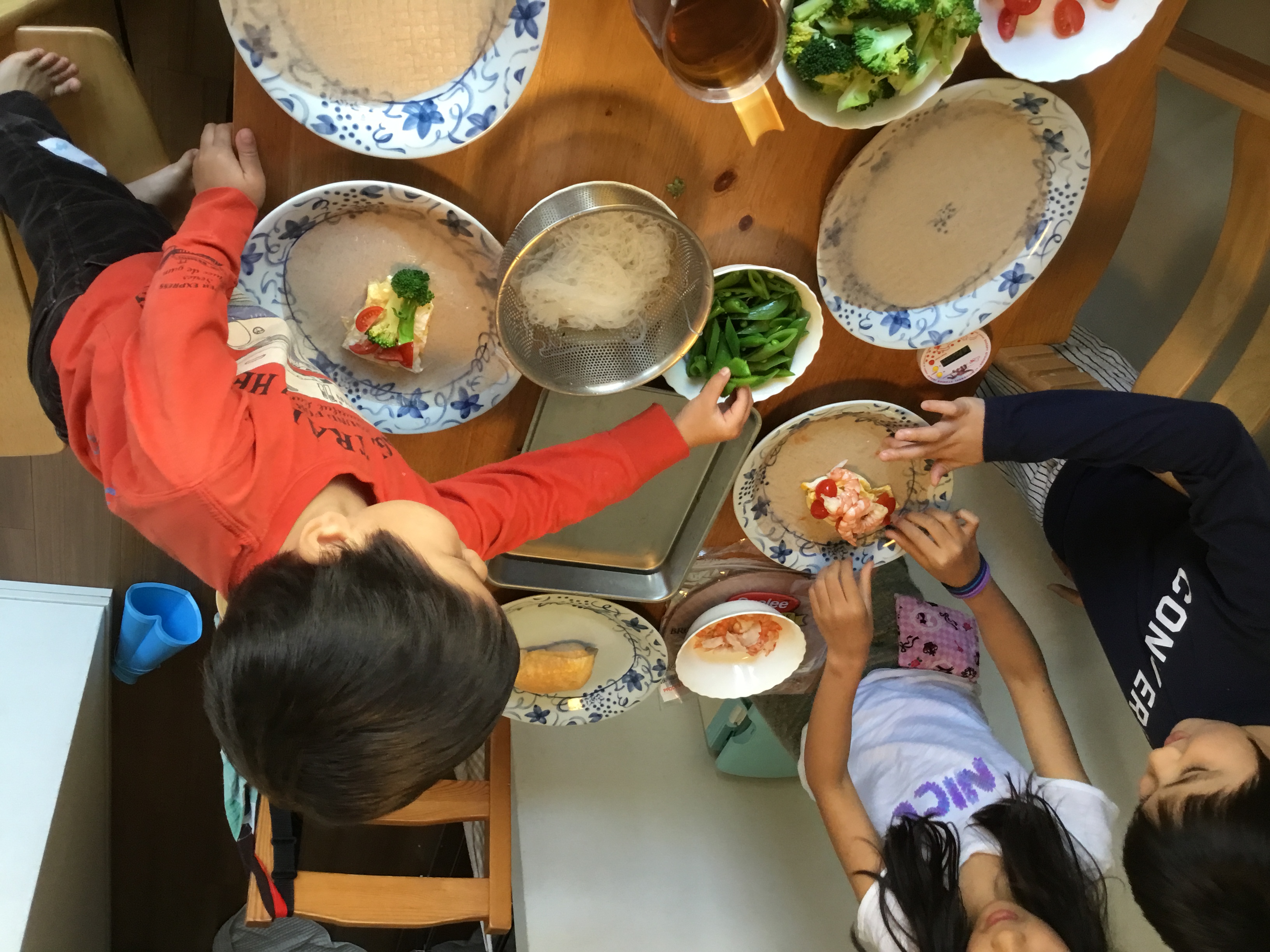 Junko さんの みんなで生春巻き　日タイフュージョンの夕べ　写真はお食後の材料