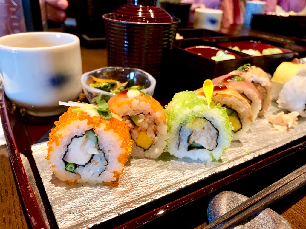 SHARI THE TOKYO SUSHI BAR(シャリ ザ トーキョー スシバー) さんの 彩りロール寿司8貫✨「SHARI THE TOKYO SUSHI BAR」でSHARI御膳を楽しもう (¥1,000 ~ ¥1,999)