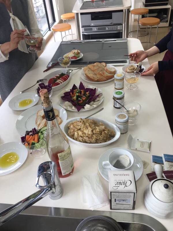 TOKYO HONEY Terrace店長 さんの 【第1回】ハニーテラス食堂♪手軽なオーガニック料理が食べ放題＆ワインを楽しもう♪