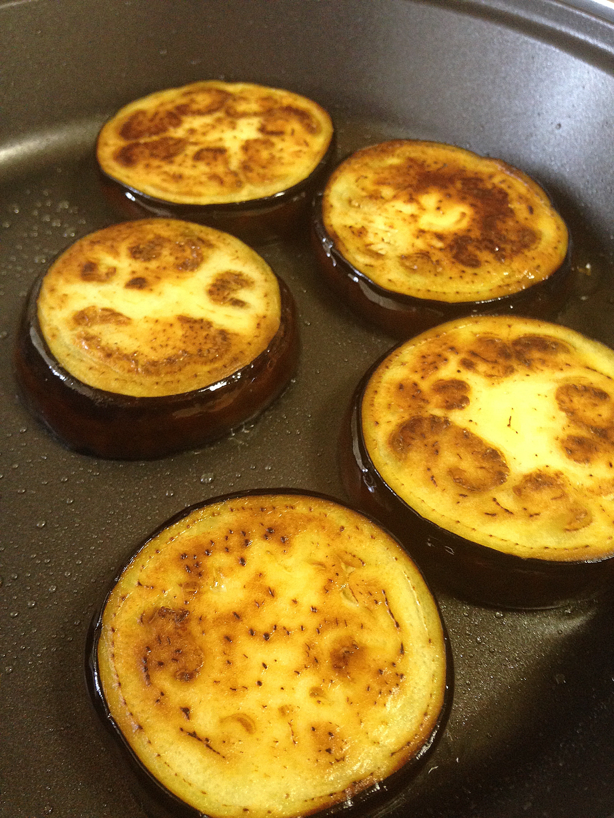 Toshiyuki さんの 【デンマーク×カレー!？ナスのとろとろカレーとデンマークの香りがする副菜作り】 大好き❤️カレーPop-Upデイ。とにかくカレー料理が大好きなCOOKとHIKERが集結😋 楽しいとおいしいはみんなで作る‼️朝から晩までいろんなPop-Upが連続で、まるごと1日みんなで楽しめるPop-Upデイ✨@上野キッチハイクキッチン