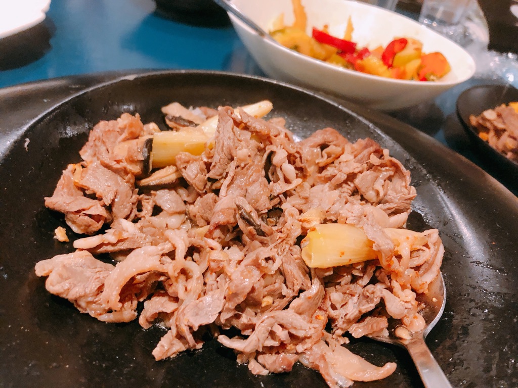 北海道上川町 さんの 【北海道・上川町】極上国産サーモン丼！　しっとり柔らか牛のすきやき煮と地酒、食で地域を身近に感じる暮らしnight！