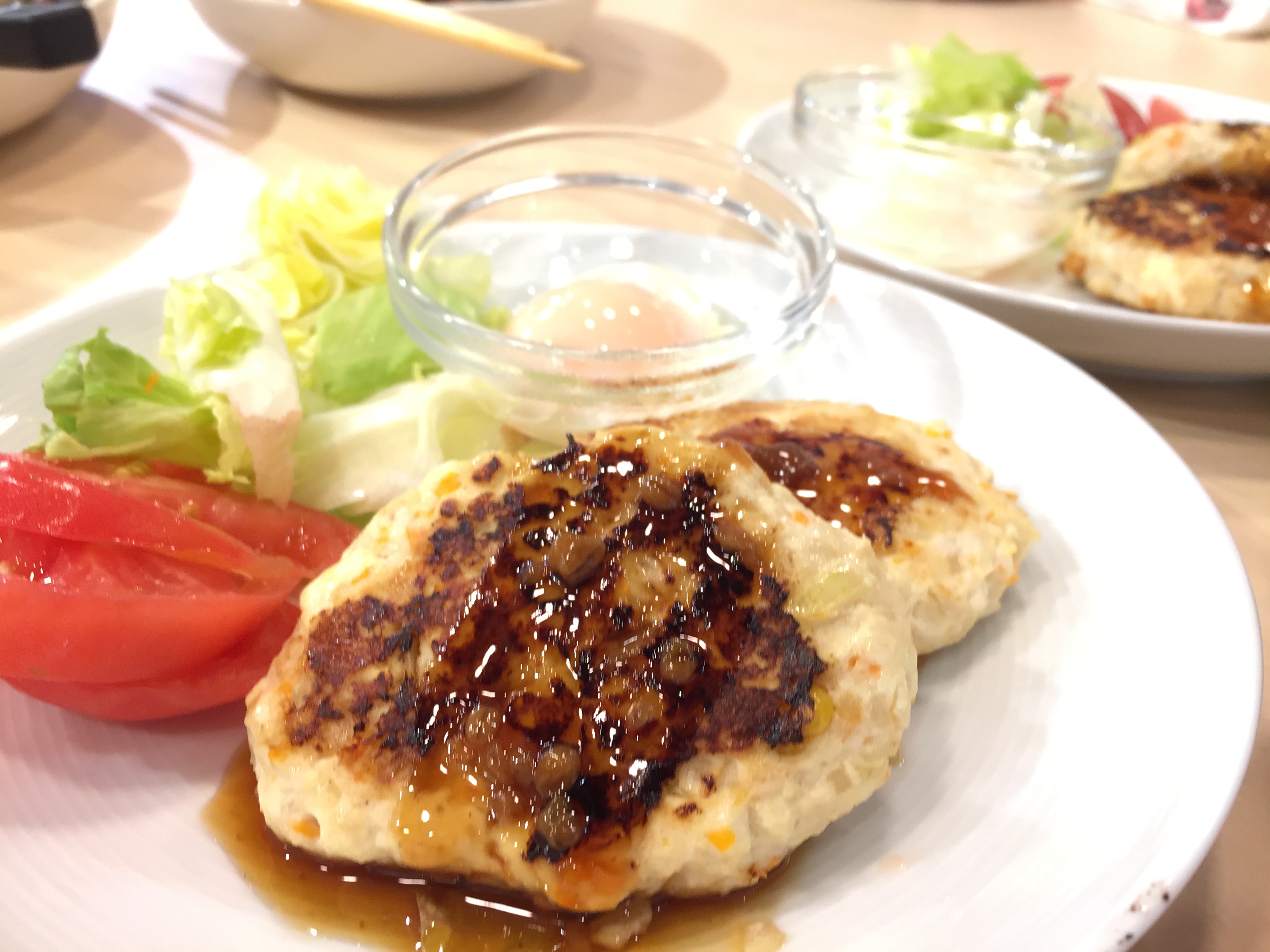 ヨシケイ さんの 〈すけそうだらの柚子味噌漬焼き〉DIYアイテムがいっぱい！アットホームな『両国ガレージ』の食卓