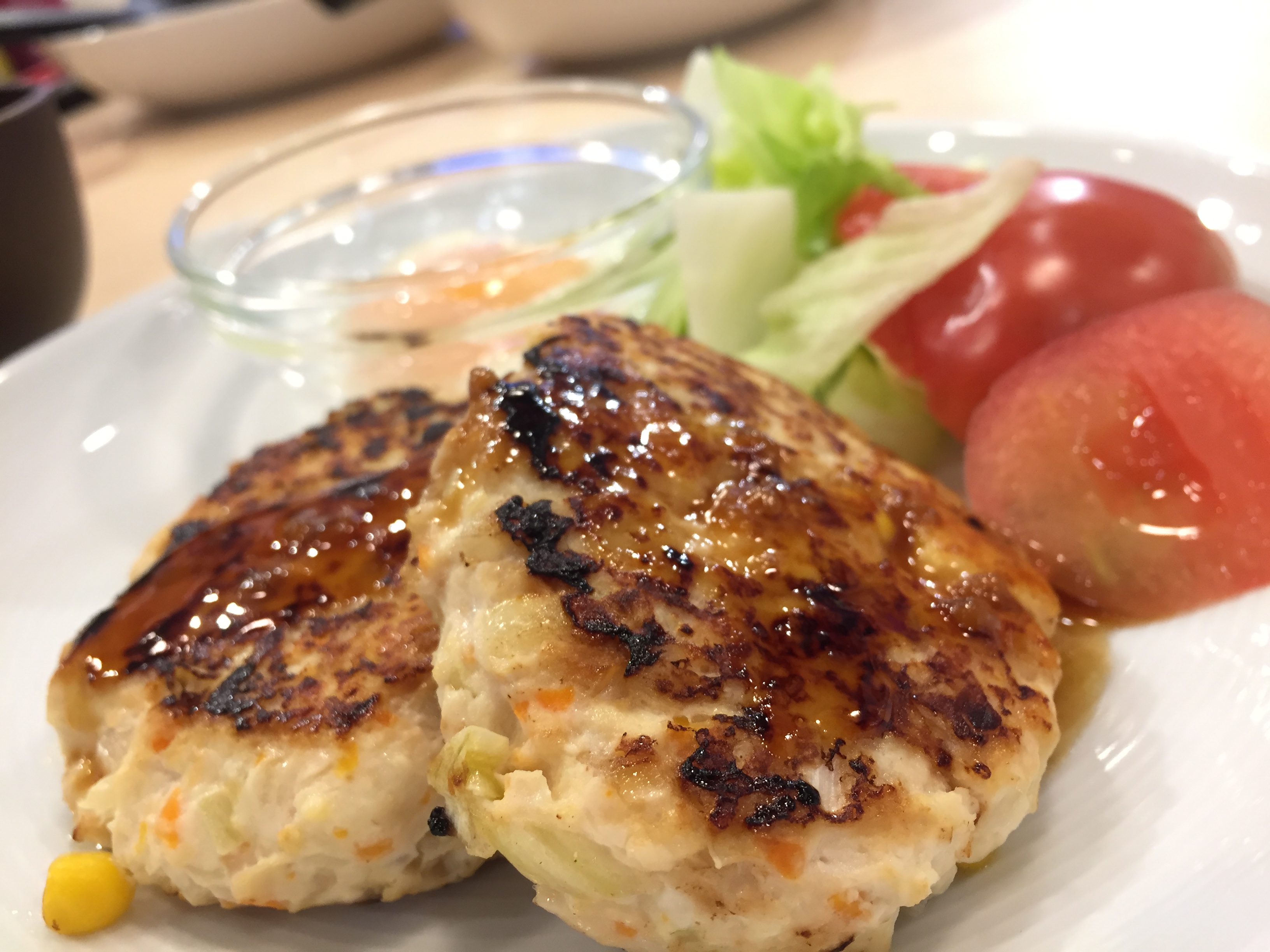 ヨシケイ さんの 〈すけそうだらの柚子味噌漬焼き〉DIYアイテムがいっぱい！アットホームな『両国ガレージ』の食卓