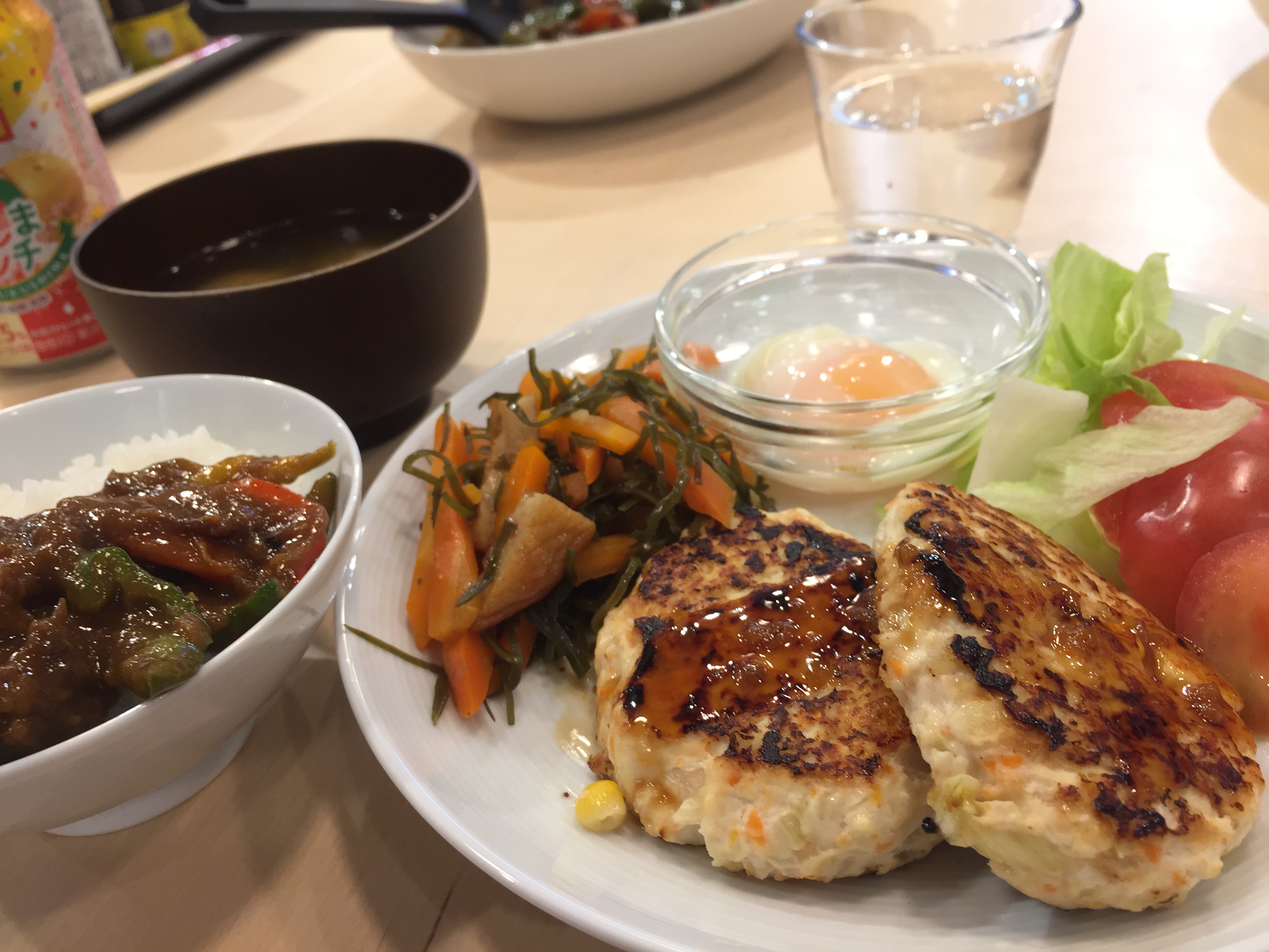 ヨシケイ さんの 〈すけそうだらの柚子味噌漬焼き〉DIYアイテムがいっぱい！アットホームな『両国ガレージ』の食卓