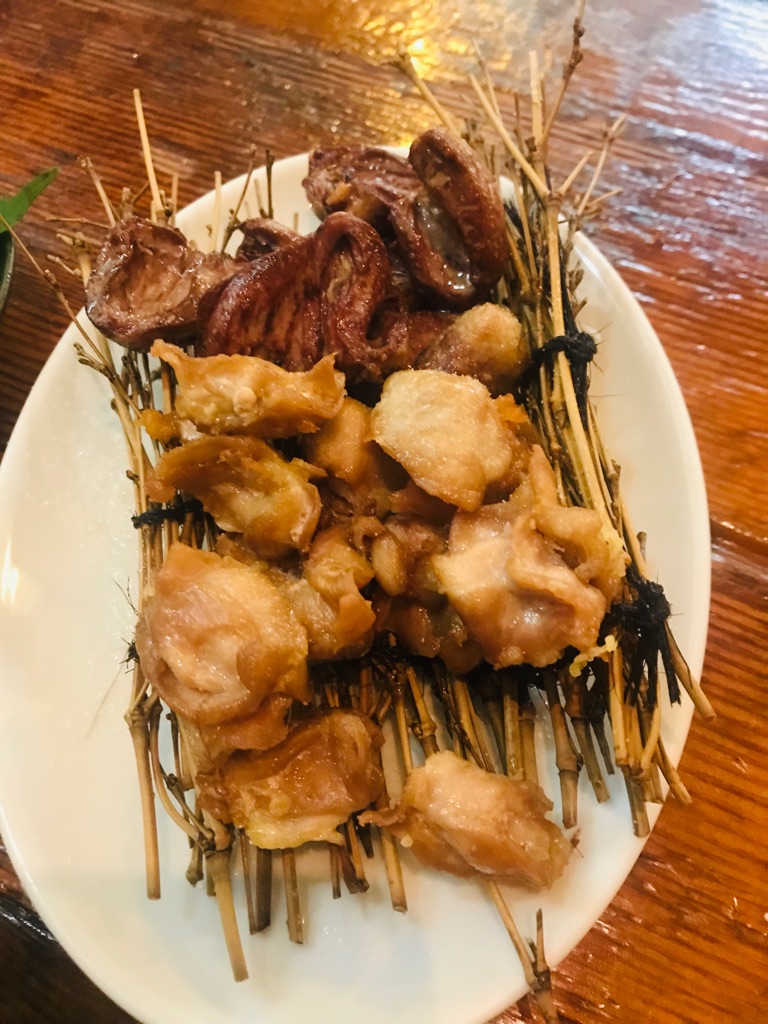 鶏の素揚げ hoshino さんの 【20代限定】鶏好きにはたまらない！とことん鶏を食べ尽くせる「大人の隠れ家」を楽しもう