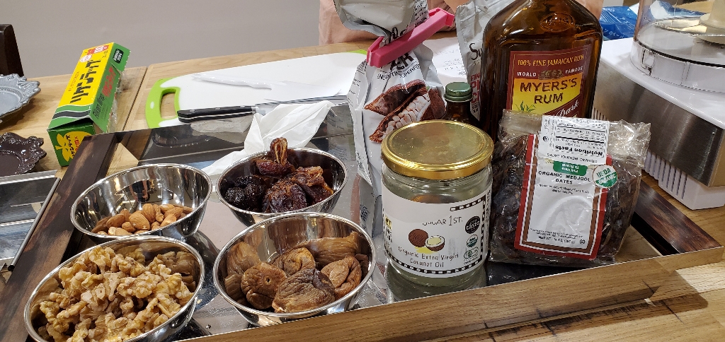 エヴィス スイーツ クラブ バイ ミー さんの 初めてのロースイーツ全３回シリーズ　Vol.1「無花果（いちじく）のブラウニー」