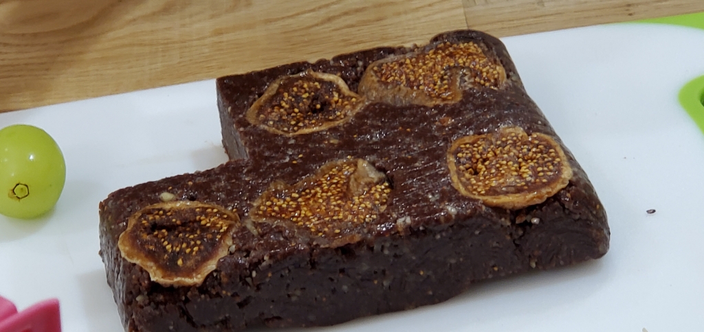 エヴィス スイーツ クラブ バイ ミー さんの 初めてのロースイーツ全３回シリーズ　Vol.1「無花果（いちじく）のブラウニー」