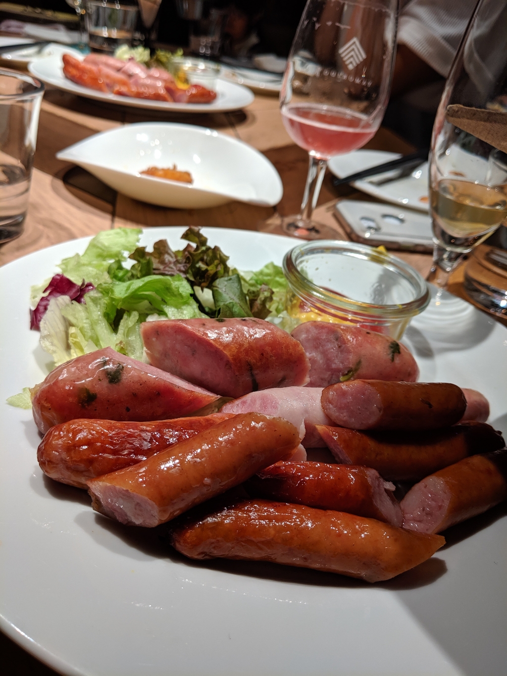 WIZ CRAFT BEER and FOOD さんの 【秋葉原】約30種類のクラフトビールが450円から楽しめる！「ちょい飲みスタンド」@WIZ CRAFT BEERandFOOD