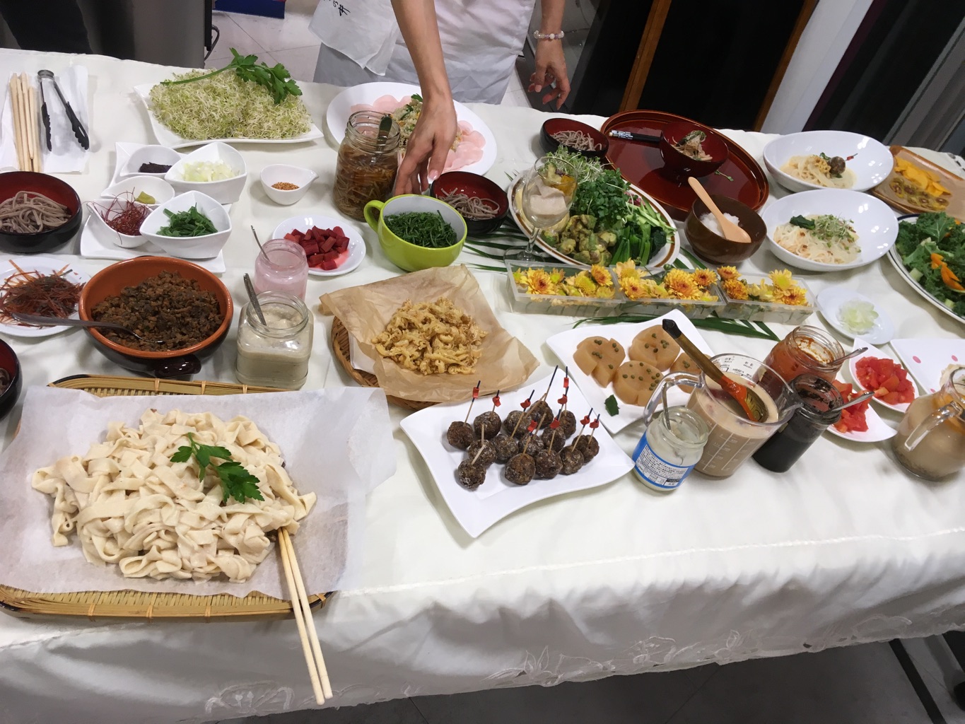 Naoko さんの Evelyneといっしょに「イースターのオムレツ」作って、仏の食文化も学ぶランチ