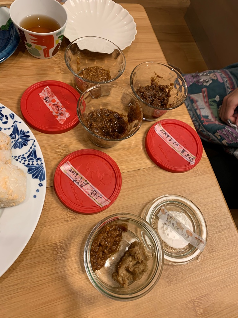 Mari さんの 【キッチン交差点のみん食のつづき(仮)】ごはんとお味噌汁、とおかず。