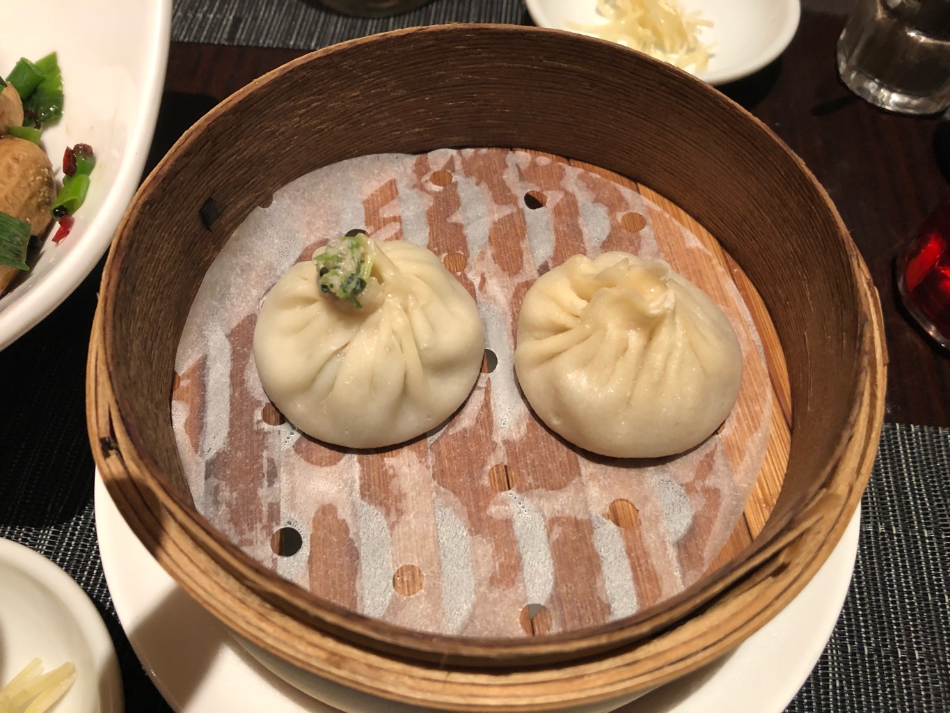 龍福小籠堂 東京ビル TOKIA店(ロンフウシャオロンタン) さんの 肉汁が溢れ出す自慢の小籠包！飲茶「龍福小籠堂」で好きな料理を頼もう (¥1,000 ~ ¥1,999)