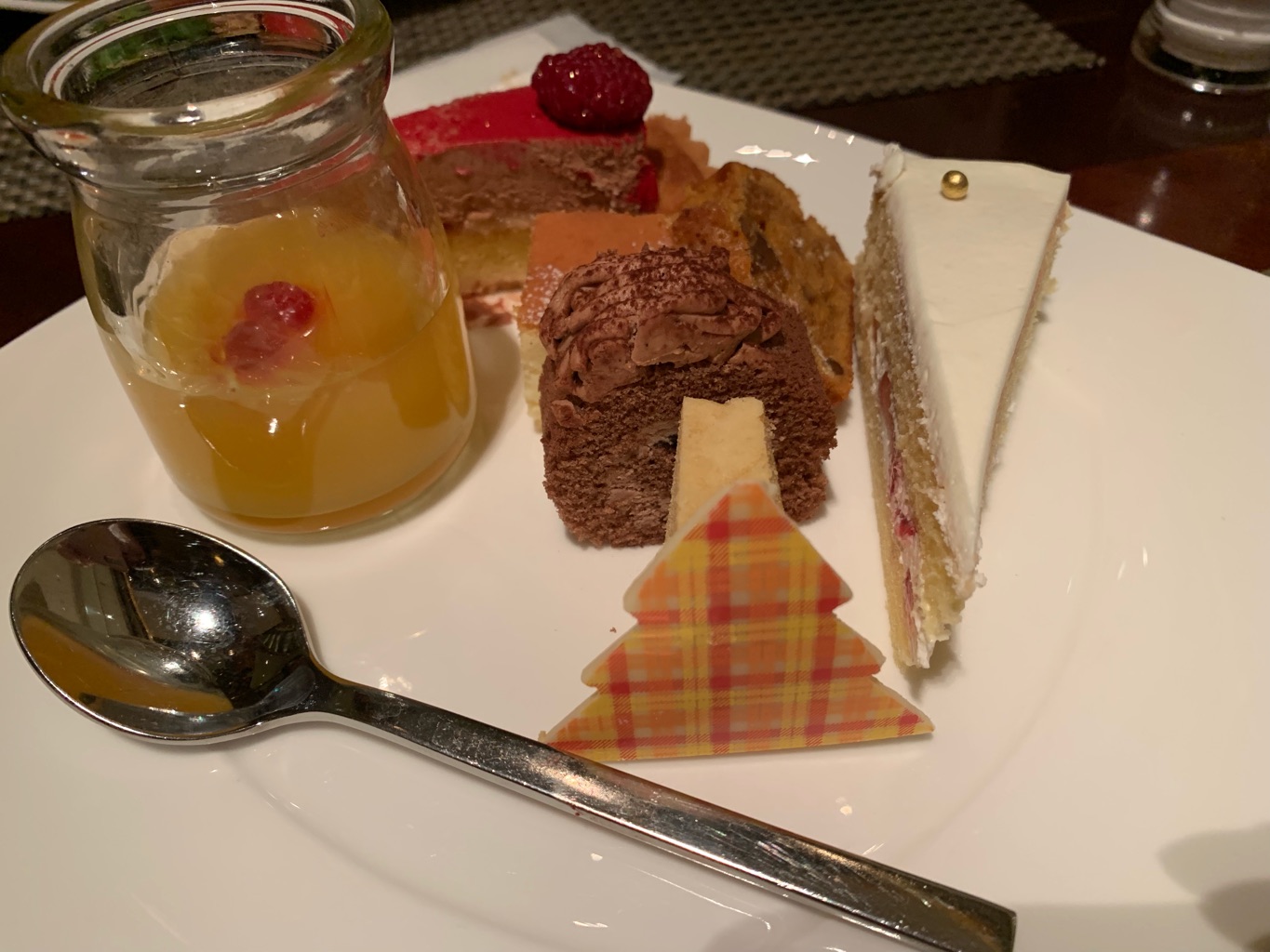 ロビーラウンジ 「マーブルラウンジ」 ヒルトン東京 さんの 「マーブルラウンジ ヒルトン東京」でクリスマス気分を味わおう (¥5,000 ~ ¥5,999)