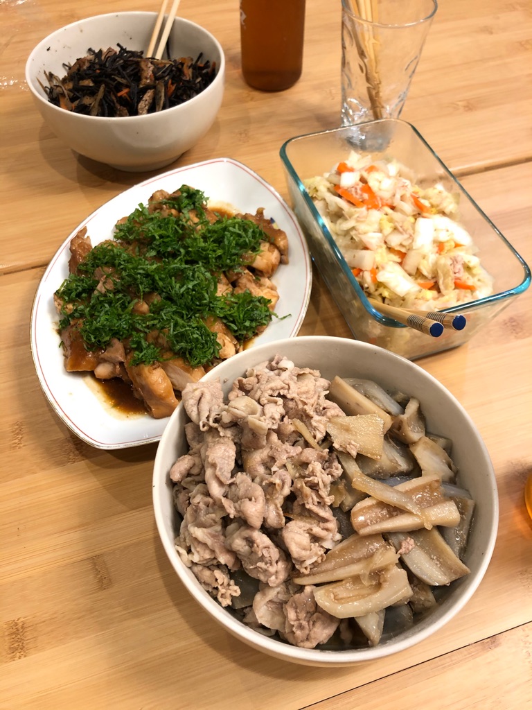 Mari さんの 【キッチン交差点のみん食のつづき(仮)】ごはんとお味噌汁、とおかず。