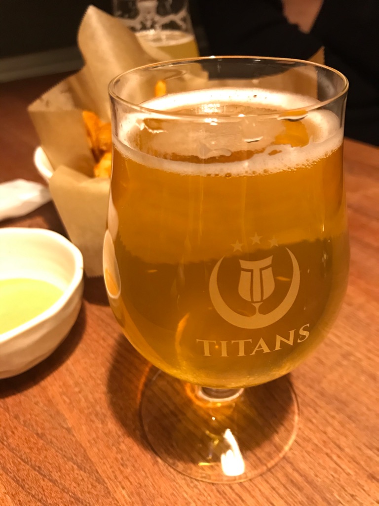Titans Craft Beer Taproom(タイタンズ クラフトビアタップルーム) さんの 【大塚】おつまみの持ち込みOK! 数百種類の世界のクラフトビールを楽しめる「ちょい飲みスタンド」@Titans Craft Beer Taproom