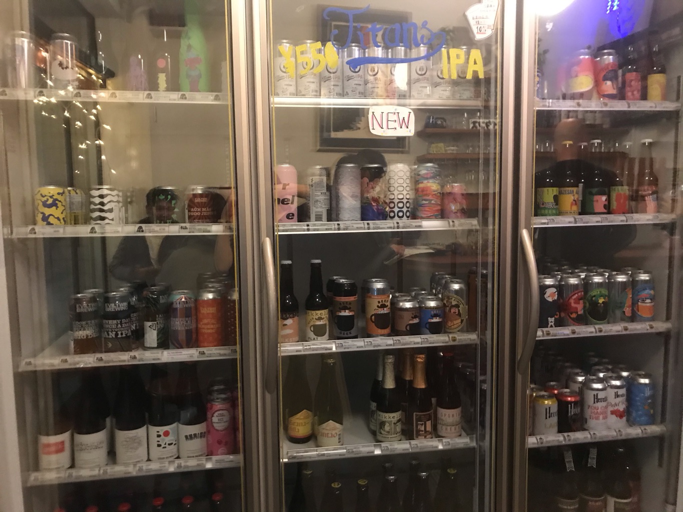 Titans Craft Beer Taproom(タイタンズ クラフトビアタップルーム) さんの 【大塚】おつまみの持ち込みOK! 数百種類の世界のクラフトビールを楽しめる「ちょい飲みスタンド」@Titans Craft Beer Taproom