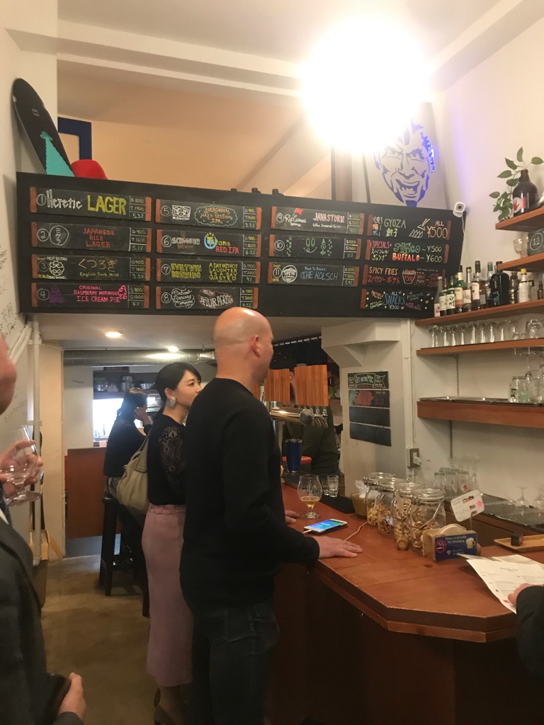 Titans Craft Beer Taproom(タイタンズ クラフトビアタップルーム) さんの 【大塚】おつまみの持ち込みOK! 数百種類の世界のクラフトビールを楽しめる「ちょい飲みスタンド」@Titans Craft Beer Taproom