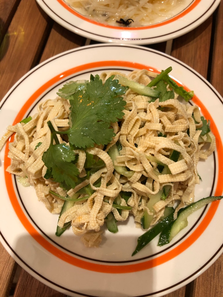 Yuki さんの 薬膳きのこ鍋と中国茶（と白酒）でほっこり宴@初台キャメルクラッチ