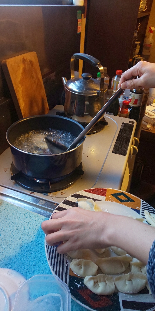 亜木 さんの 【満員御礼！団欒水餃子】皮から作る！本格水餃子をみんなで包んで食べちゃう会🥟