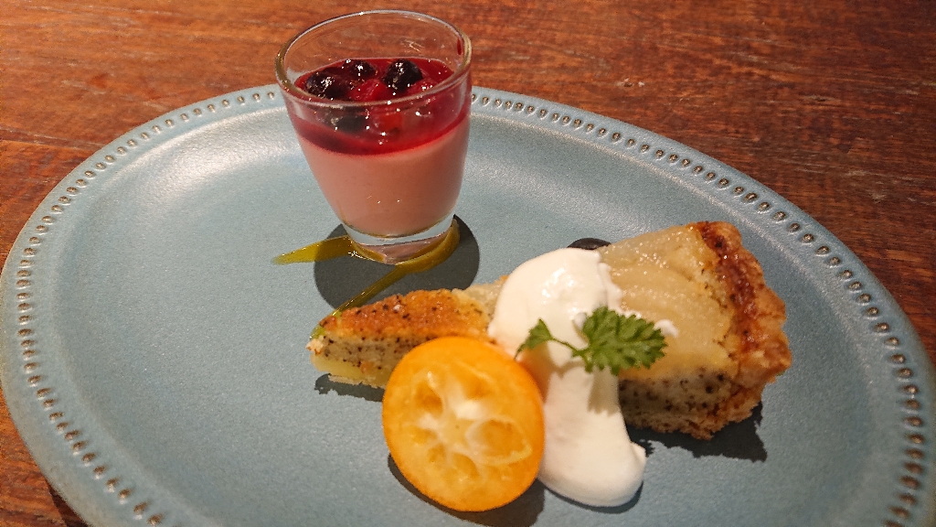 muromachi cafe HACHI(ムロマチカフェハチ) さんの 吹き抜けのテラスに開放感抜群の店内で癒され時間を過ごそう