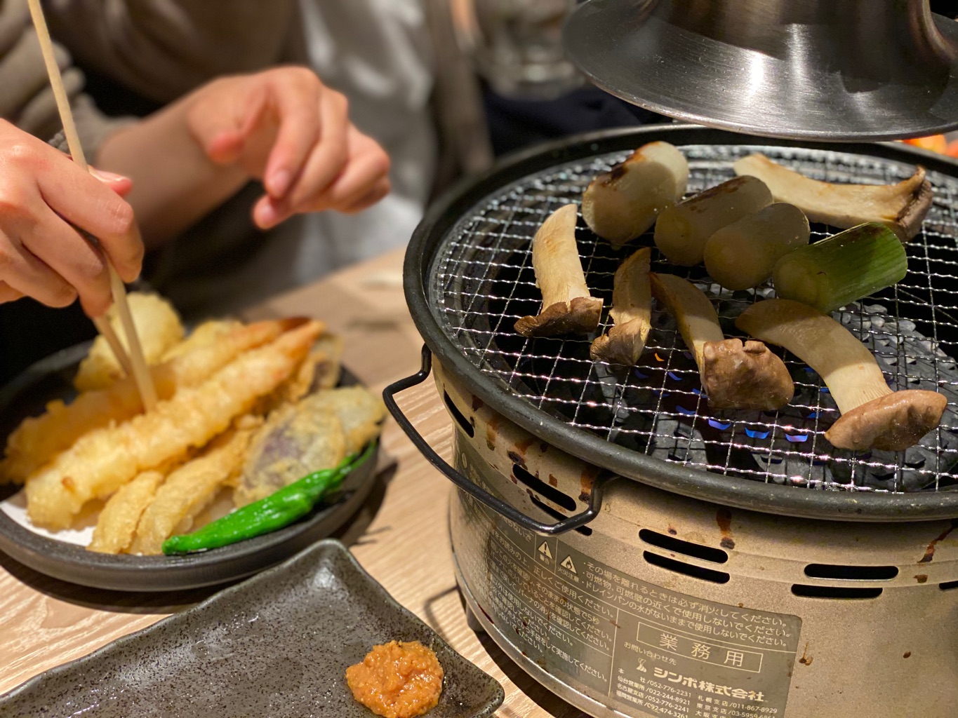 なゝ樹 本店(ななき) さんの 【地鶏鍋】地鶏の水炊き鍋は絶品！目の前で網焼きする”鶏焼き”も大人気