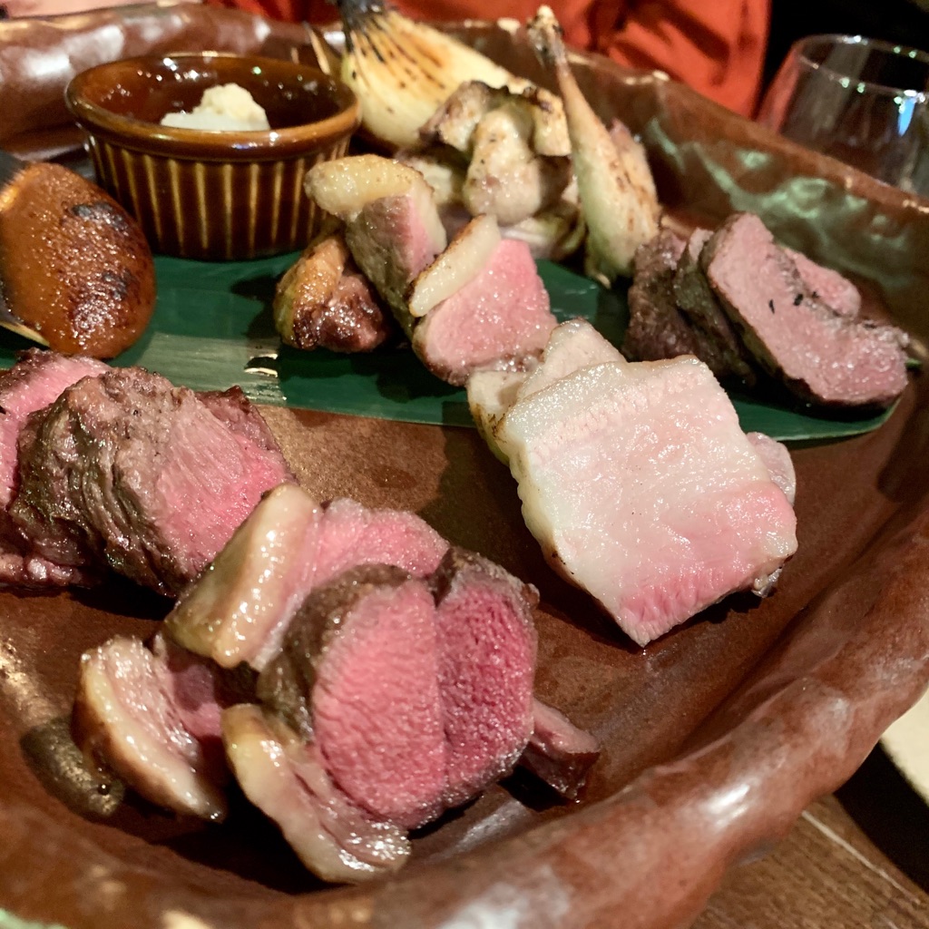 炉とマタギ 三軒茶屋店 さんの 【ジビエ】全国から厳選したジビエを食べ比べ！ワインと一緒に楽しもう