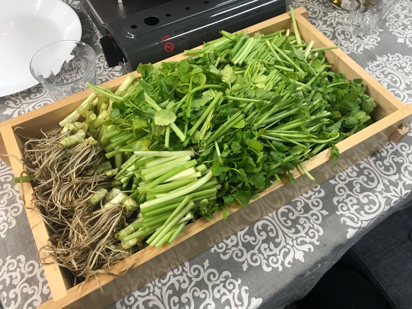 Yumiko さんの 【40代~☆お酒飲める人限定】日本酒&焼酎とせり鍋を食べる会【一品持ち寄り】