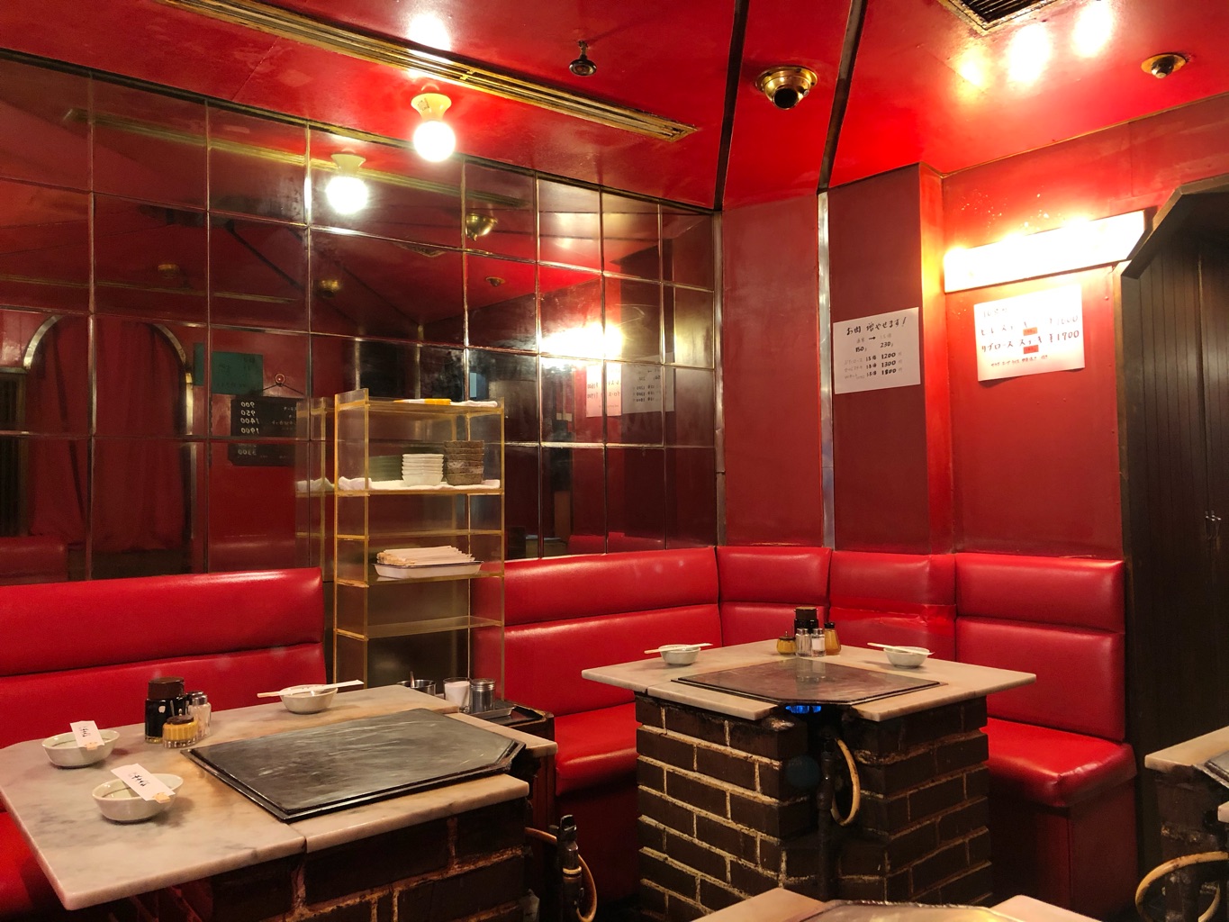 チャイム さんの 【鉄板ステーキ】店主が目の前でステーキを焼いてくれる！創業46年のレトロなステーキハウスで楽しもう