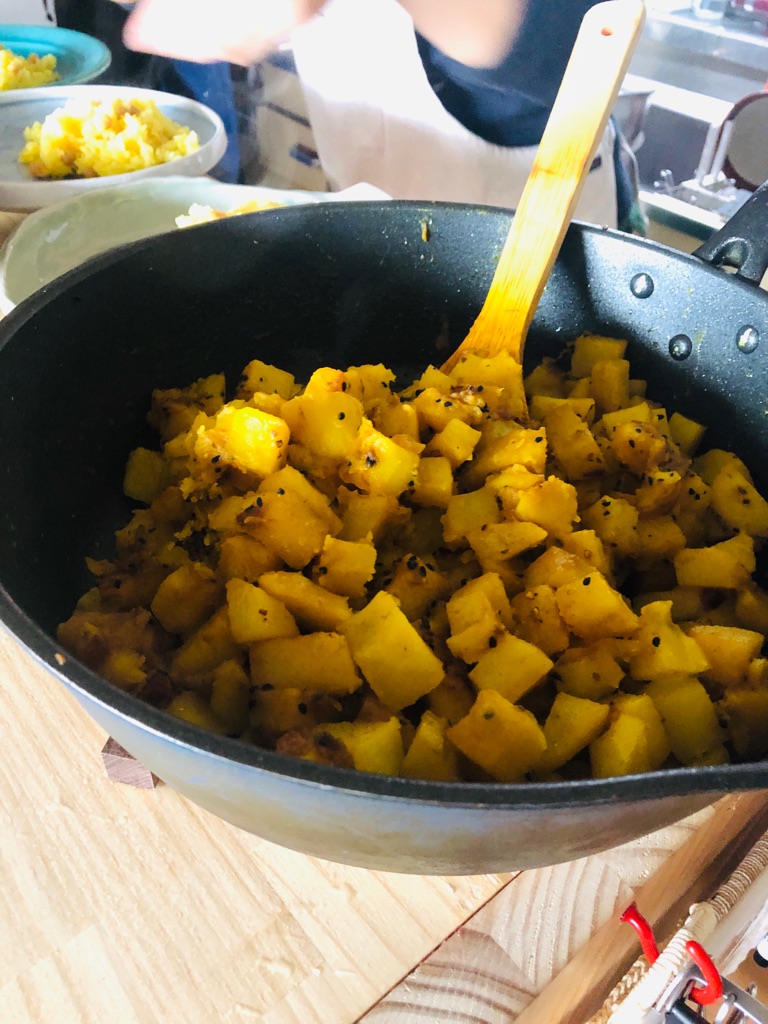 けいすけ さんの 【至福のポークビンダルー】大好き❤️カレーPop-Upデイ。とにかくカレー料理が大好きなCOOKとHIKERが集結😋 楽しいとおいしいはみんなで作る‼️朝から晩までいろんなPop-Upが連続で、まるごと1日みんなで楽しめるPop-Upデイ✨@上野キッチハイクキッチン