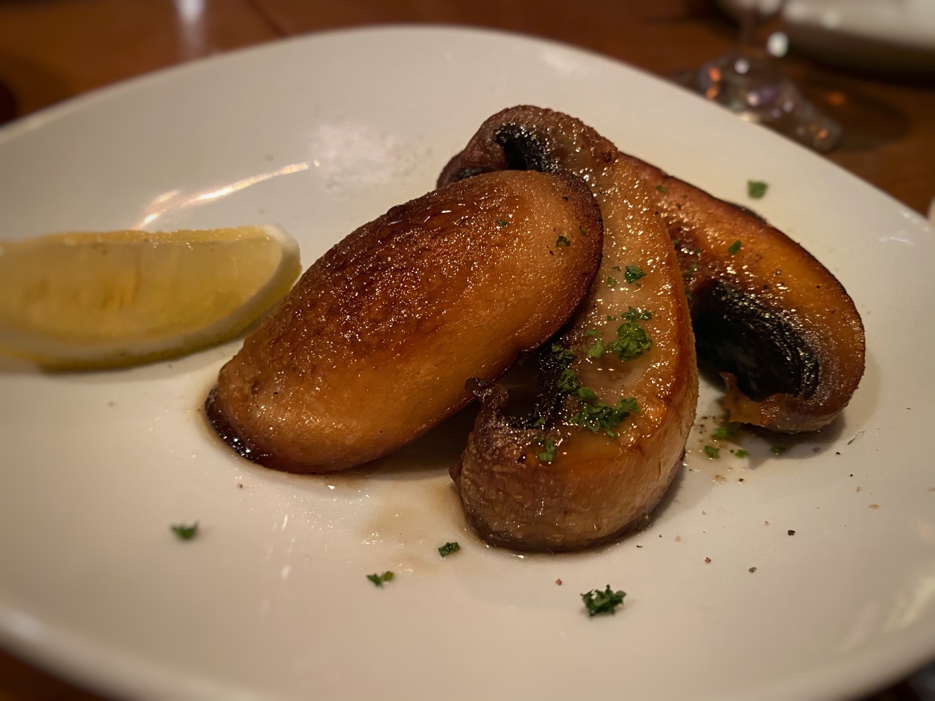 表参道バル エル ヴエロ さんの 牛肉からダチョウ肉まで？！炭火で焼き上げた厳選肉を食べ比べしてみよう 