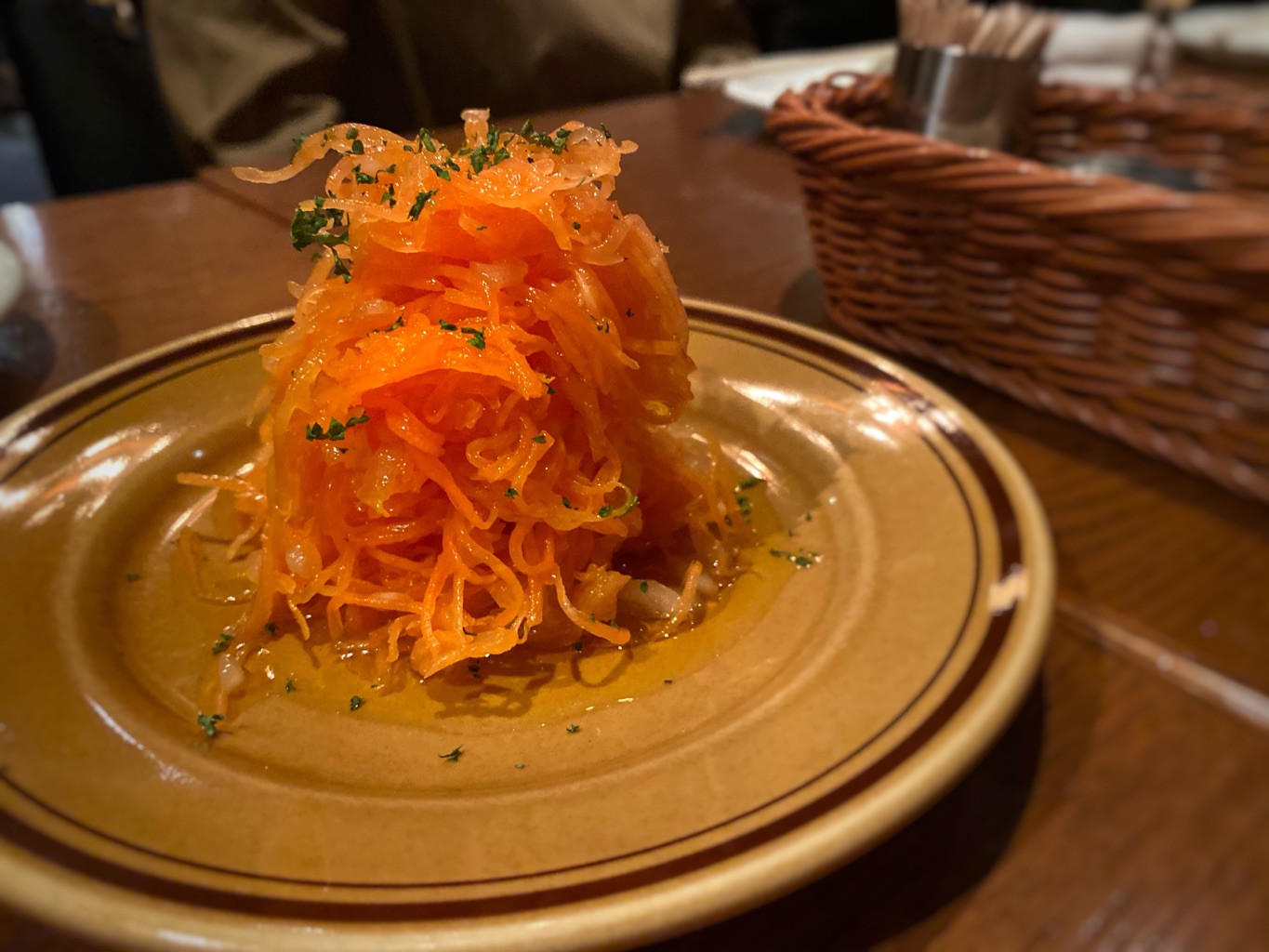 表参道バル エル ヴエロ さんの 牛肉からダチョウ肉まで？！炭火で焼き上げた厳選肉を食べ比べしてみよう 