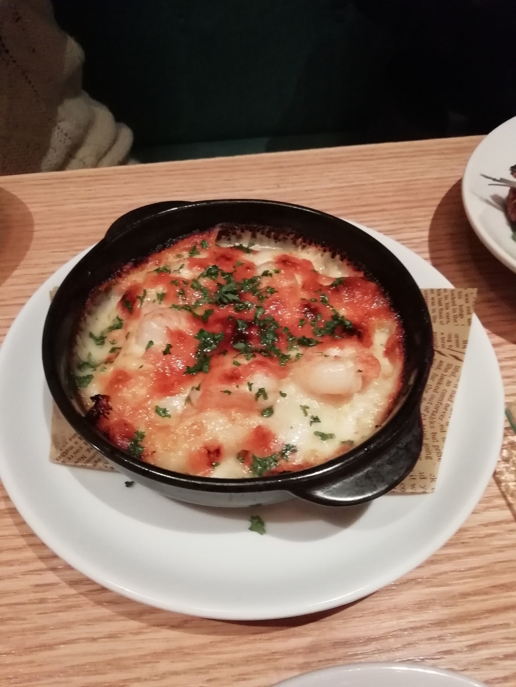 ESOLA  新宿店(エソラ) さんの 100種以上のワインビュッフェと新鮮なシーフードを使ったお料理のマリアージュを味わおう。