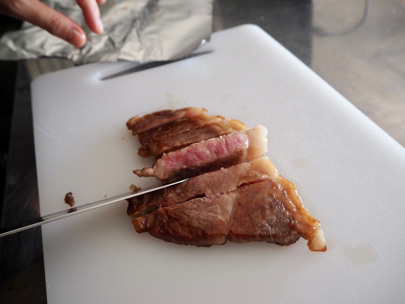 宮崎県都城市 さんの ＊受付終了【都城産宮崎牛が届く】ふるさと納税日本一！とろける宮崎牛の食べ比べと焼酎「黒霧島」を堪能して都城市の魅力に触れよう＜11/15(日)〆切＞