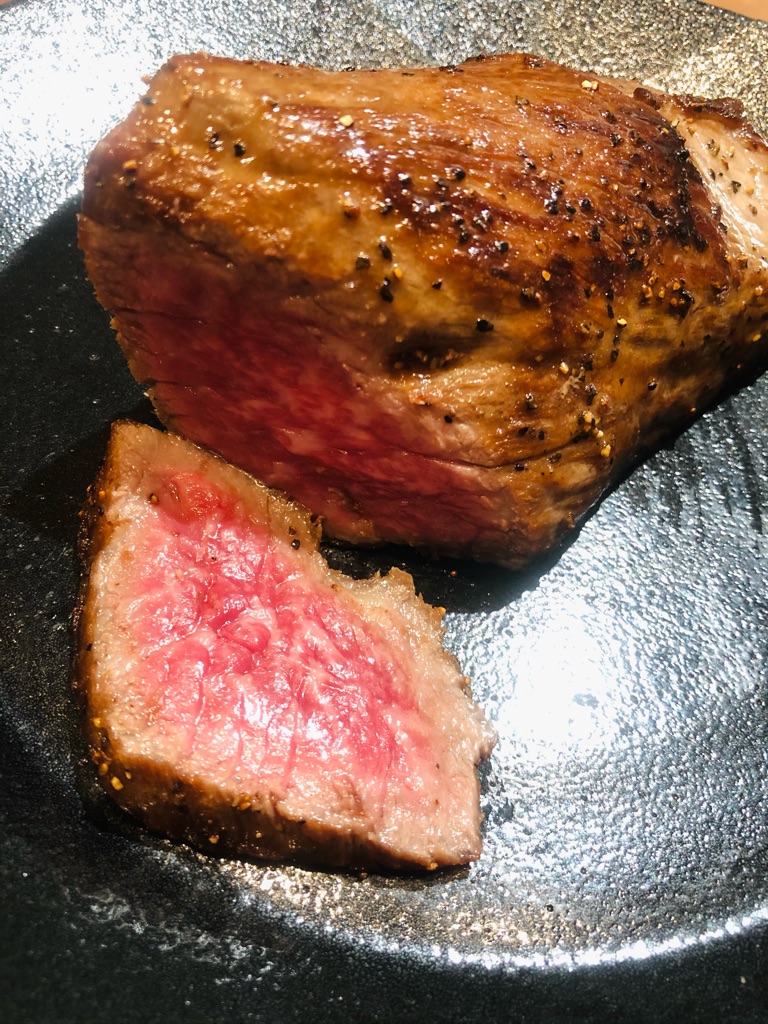 天草畜産農業協同組合 さんの 【配信参加プラン（特産品あり）】とろけるような柔らかさに、あっさりとした脂がおいしい！幻のくまもと黒毛和牛を、畜産農家さんと味わおう。