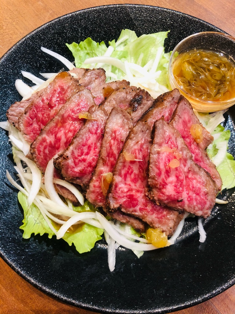 天草畜産農業協同組合 さんの 【配信参加プラン（特産品あり）】とろけるような柔らかさに、あっさりとした脂がおいしい！幻のくまもと黒毛和牛を、畜産農家さんと味わおう。