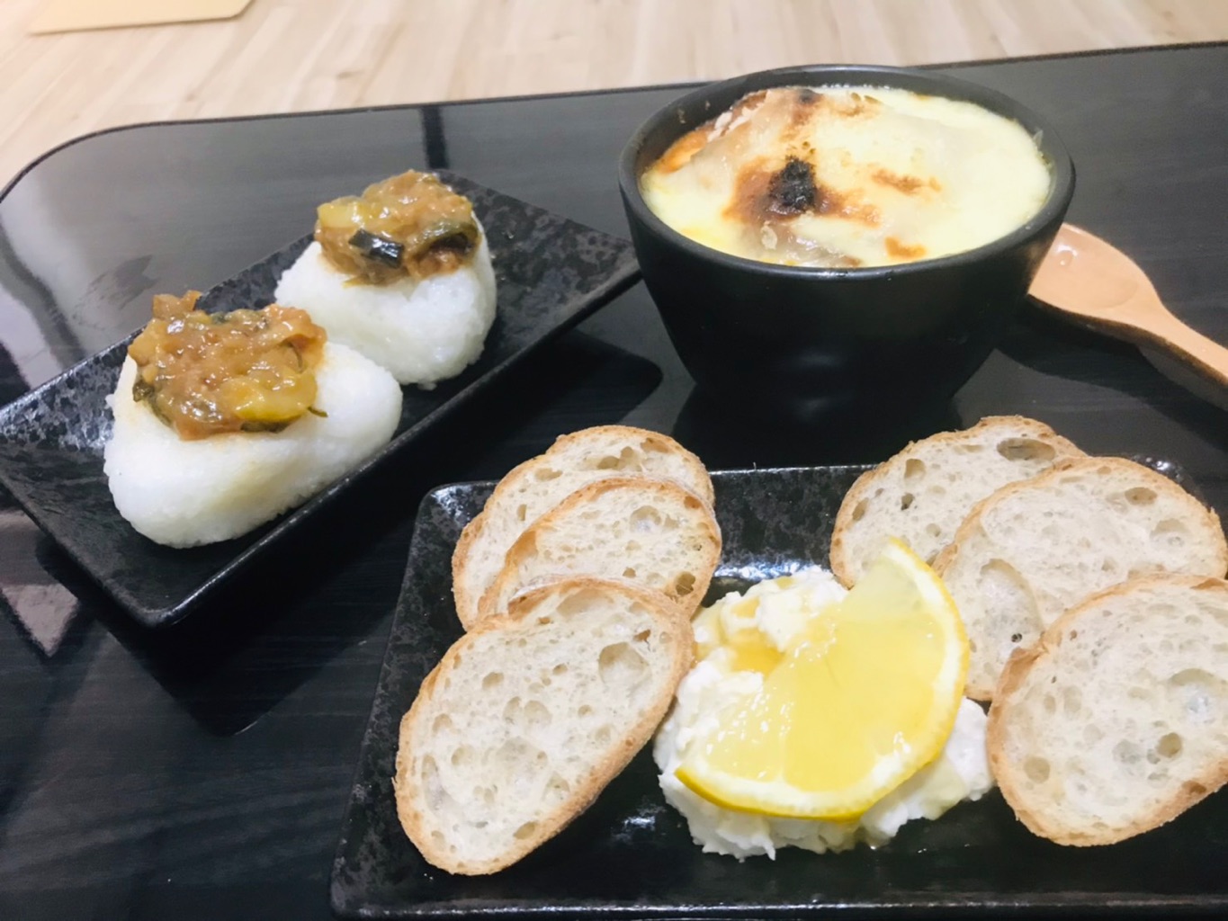 滋賀県甲賀市 さんの 主役の味を忍ばせる、とろっと甘い“忍葱”！滋賀県甲賀市のブランド米や味噌と一緒に、その奥深さを味わおう。